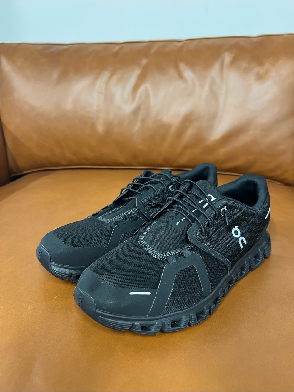 On Running Men's CLOUD 6 ALL BLACK SIZE 8